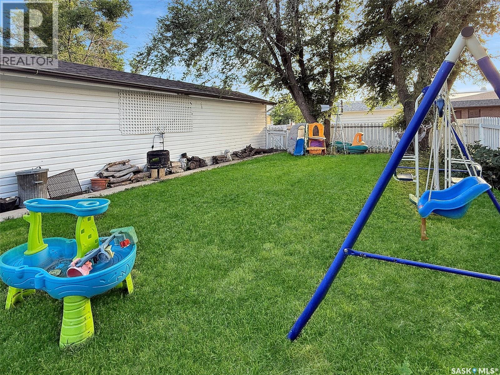 44 5Th Avenue Ne, Swift Current, SK - Outdoor