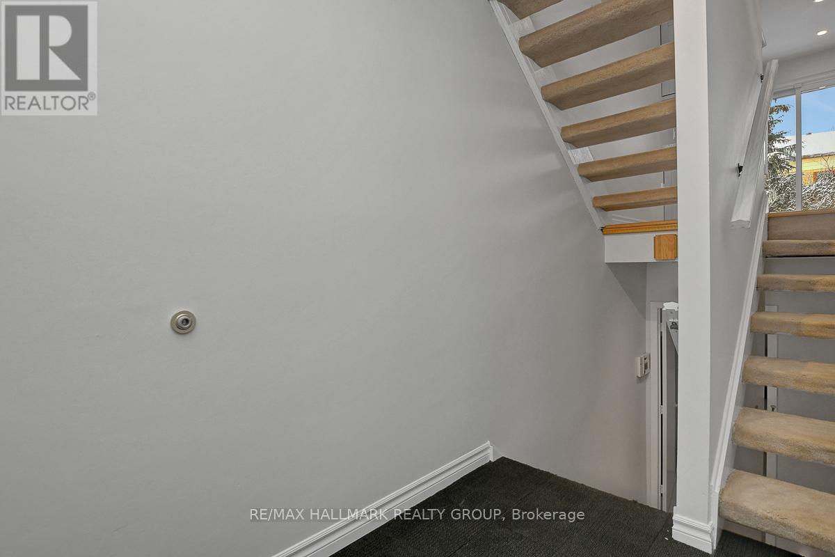 261 Bruyere Street, Ottawa, ON - Indoor Photo Showing Other Room