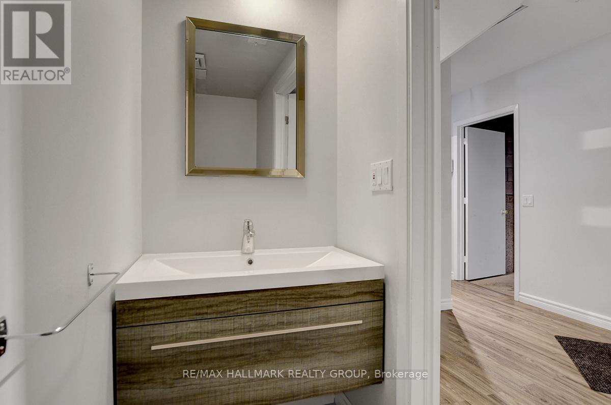 261 Bruyere Street, Ottawa, ON - Indoor Photo Showing Bathroom