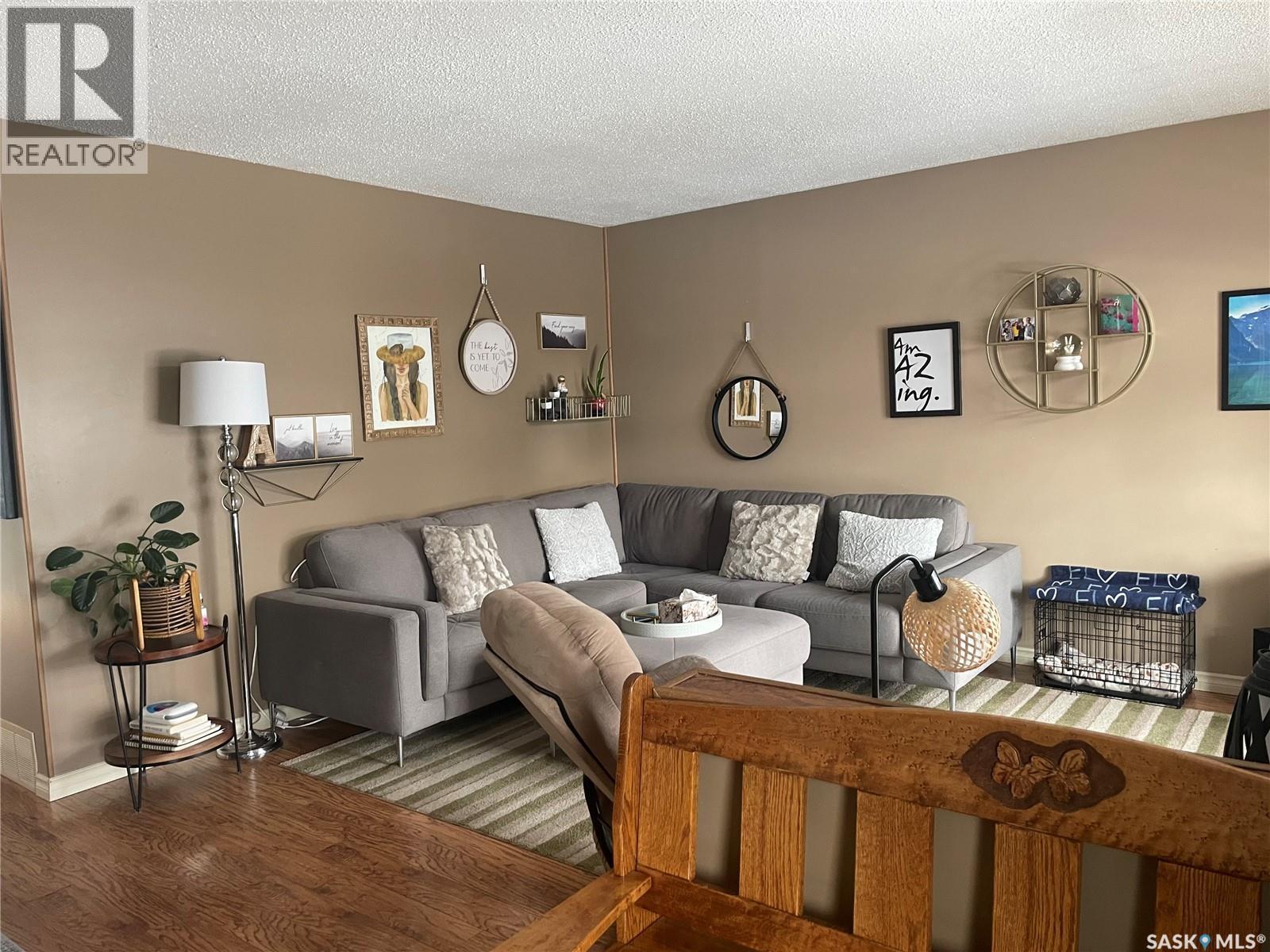 39 Greenwood Crescent, Regina, SK - Indoor Photo Showing Living Room