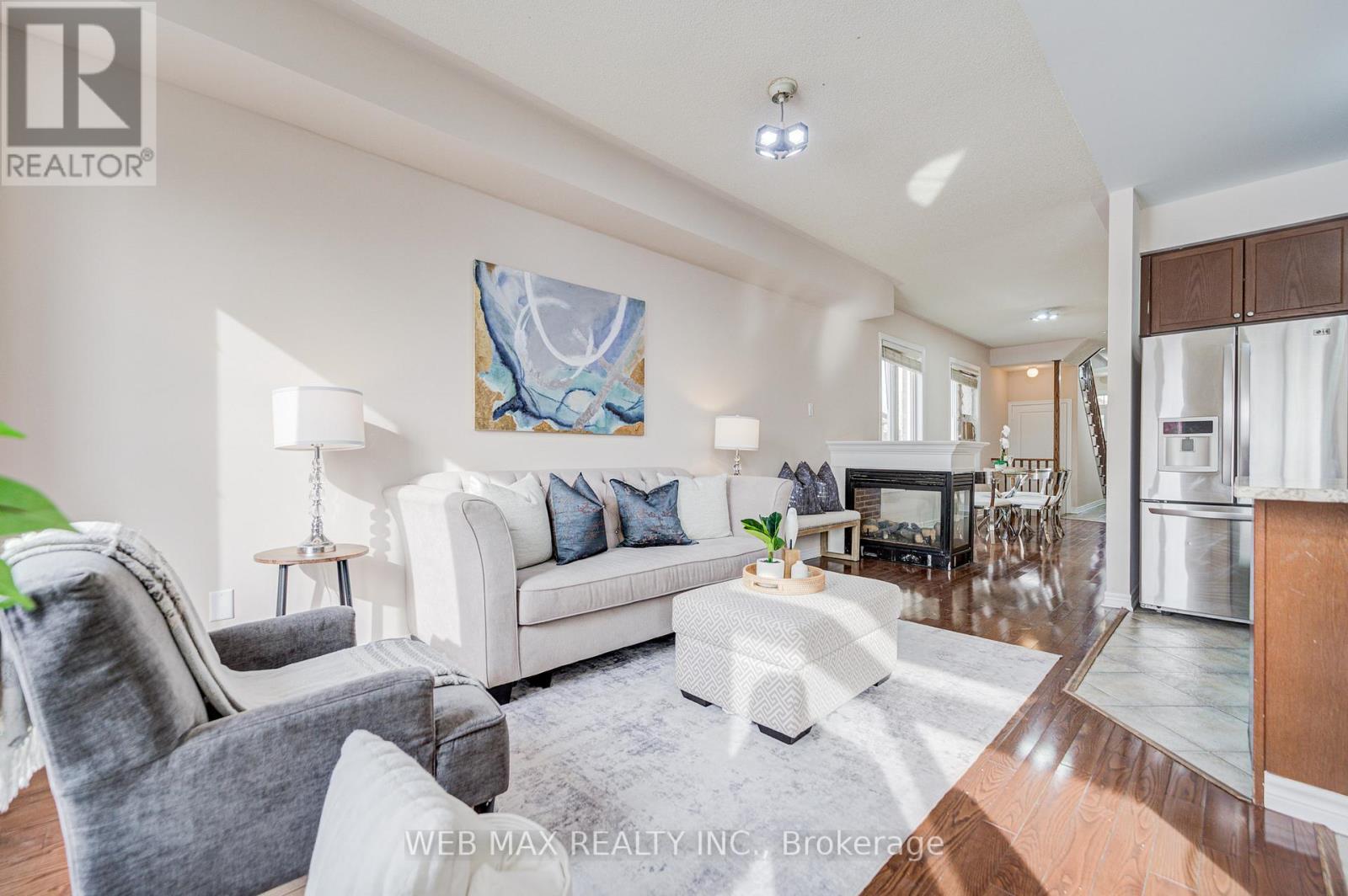 4462 Centretown Way, Mississauga, ON - Indoor Photo Showing Living Room