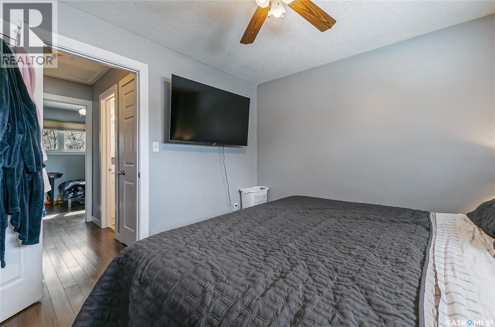 35 Cooper Crescent, Regina, SK - Indoor Photo Showing Bedroom