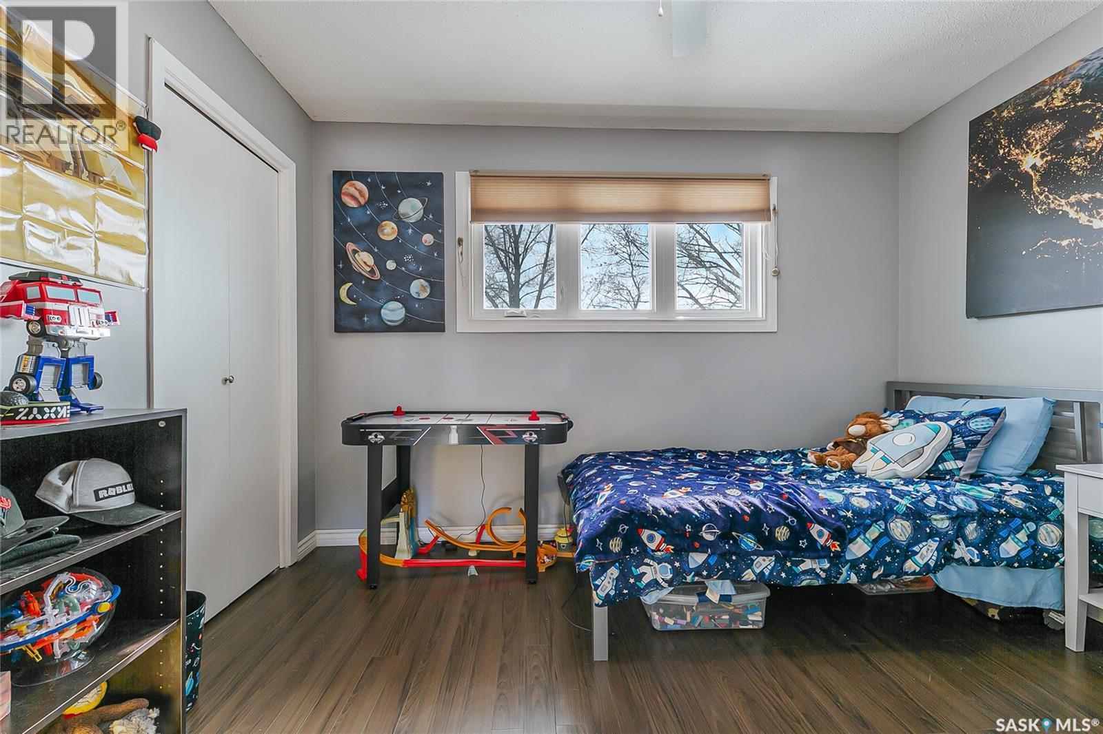 35 Cooper Crescent, Regina, SK - Indoor Photo Showing Bedroom