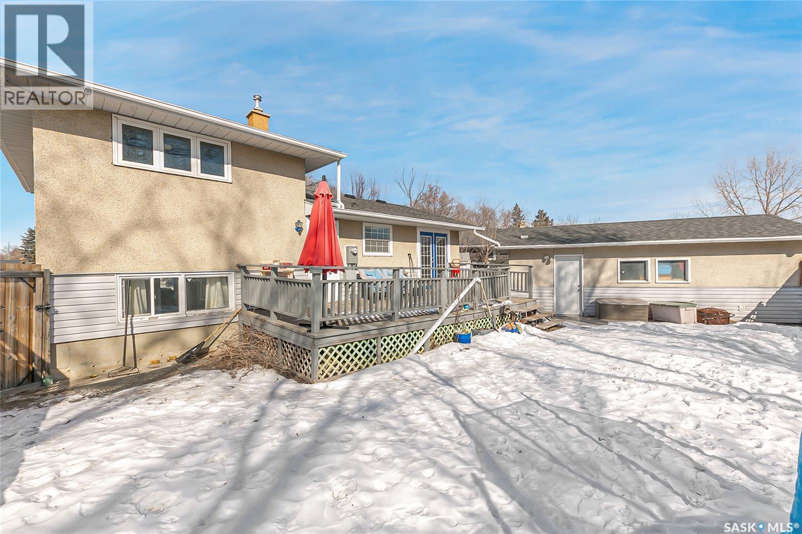 35 Cooper Crescent, Regina, SK - Outdoor