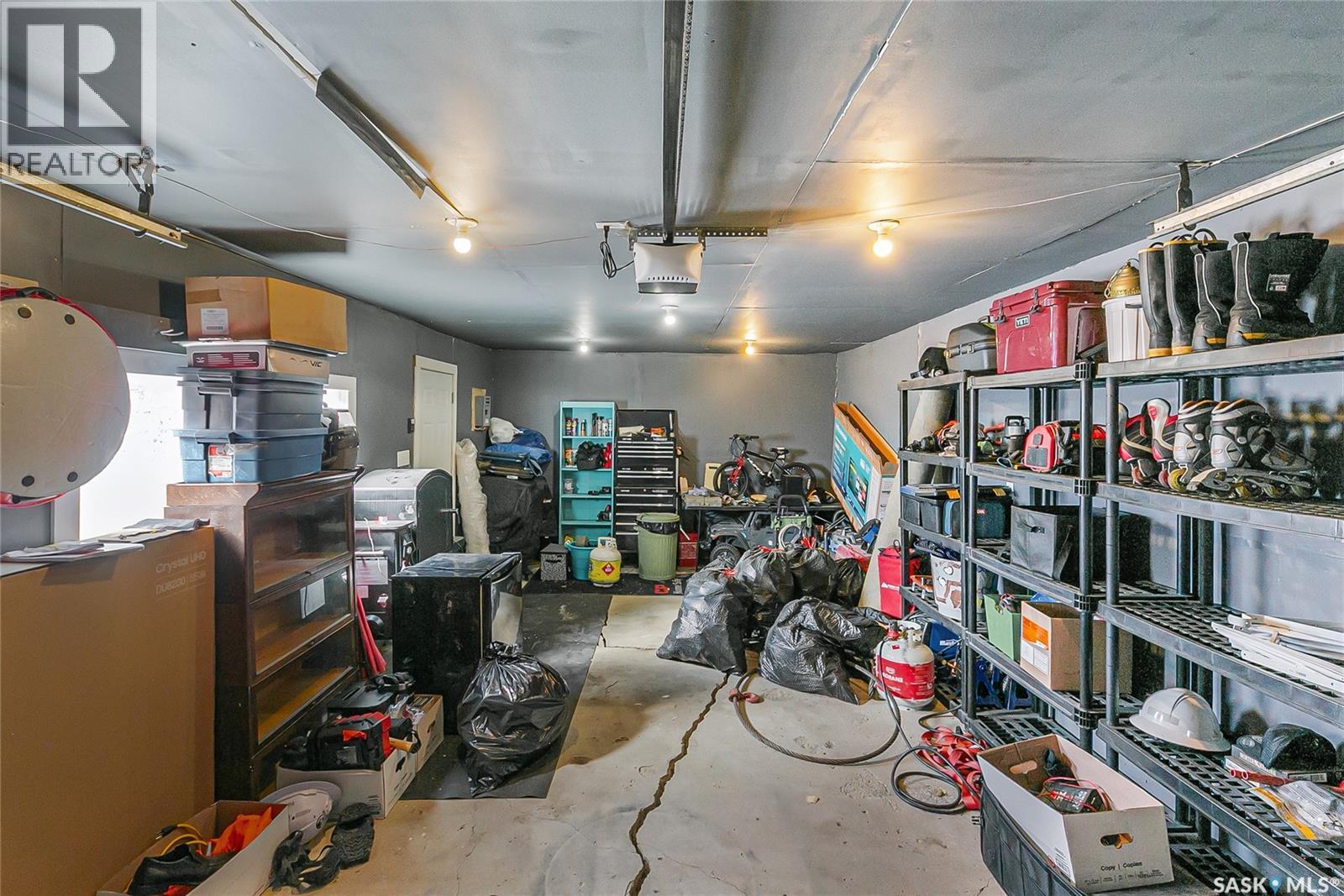 35 Cooper Crescent, Regina, SK - Indoor