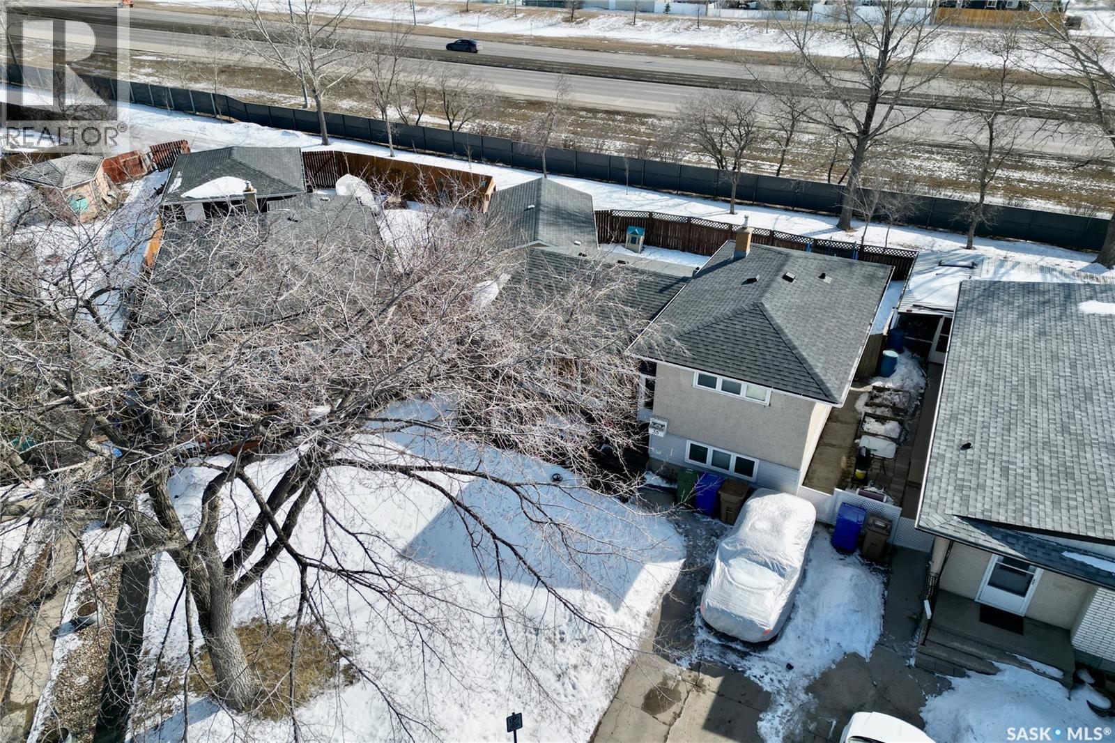 35 Cooper Crescent, Regina, SK - Outdoor