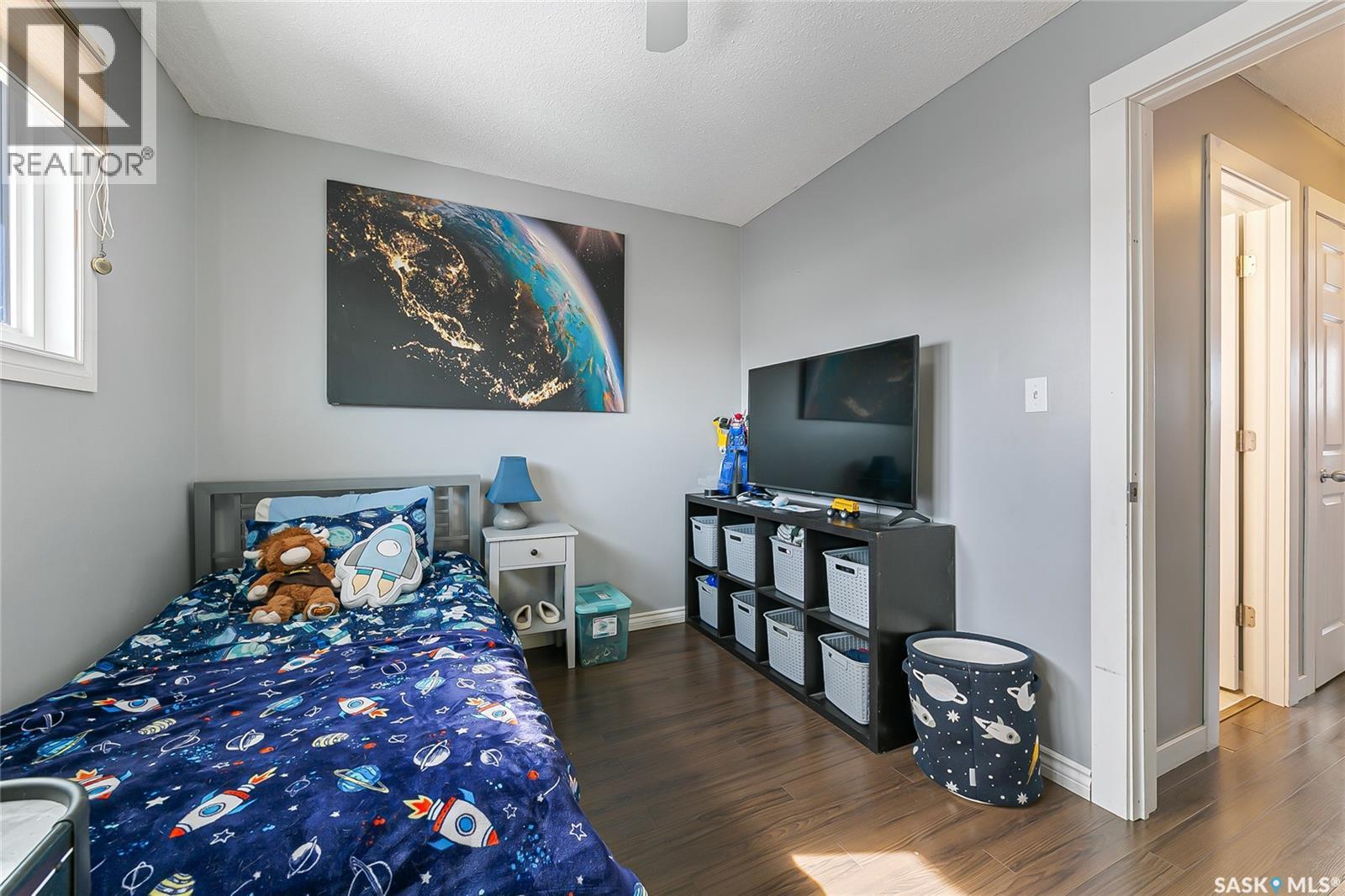 35 Cooper Crescent, Regina, SK - Indoor Photo Showing Bedroom