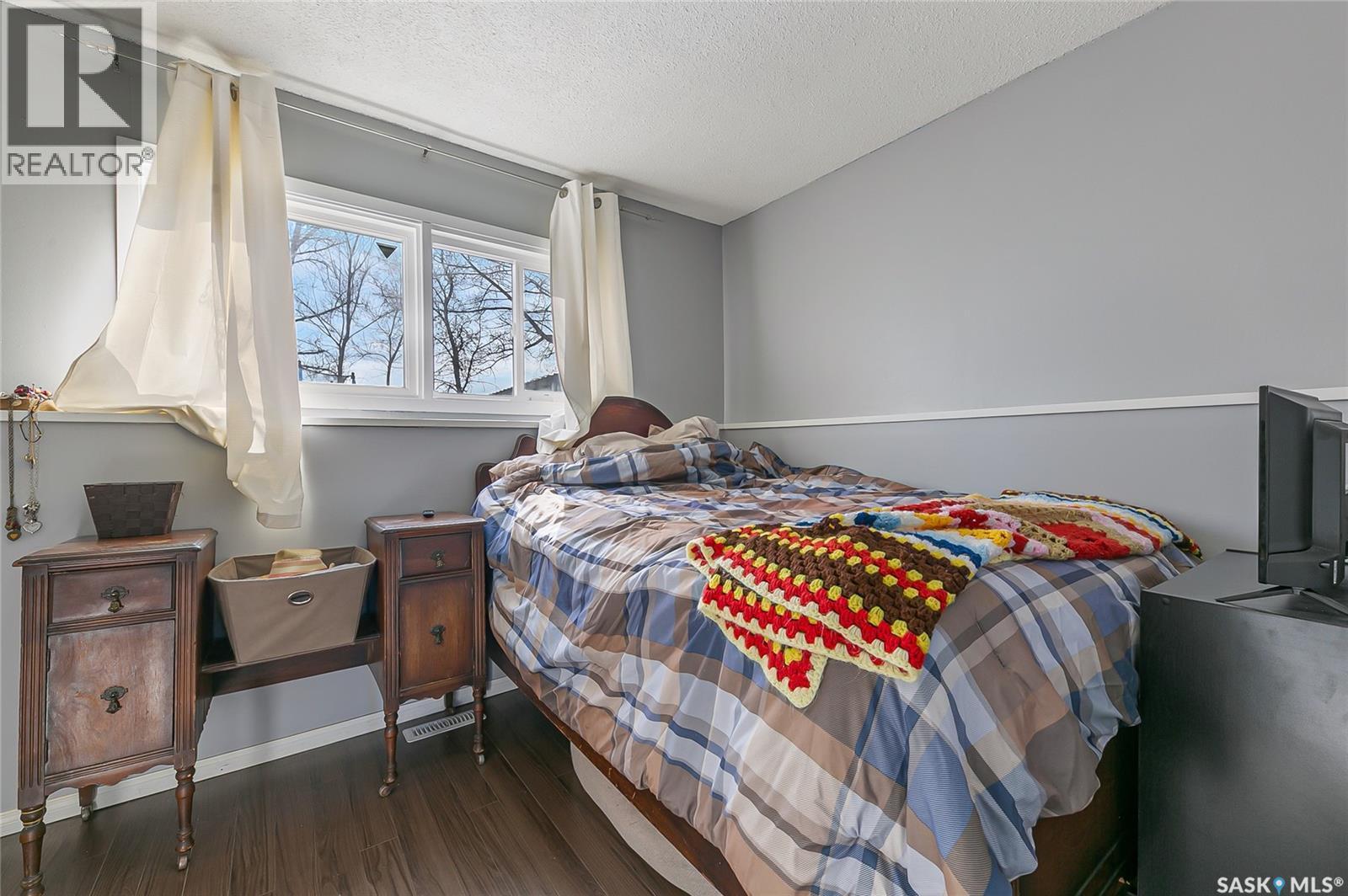 35 Cooper Crescent, Regina, SK - Indoor Photo Showing Bedroom