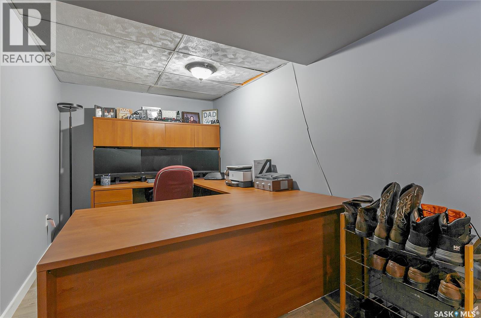 35 Cooper Crescent, Regina, SK - Indoor Photo Showing Office