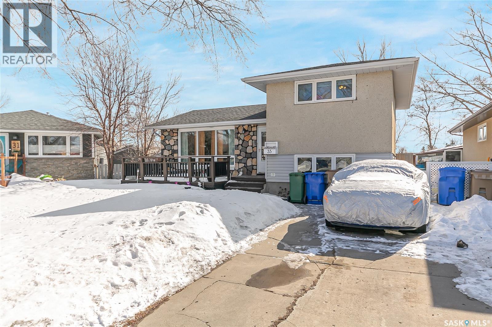 35 Cooper Crescent, Regina, SK - Outdoor