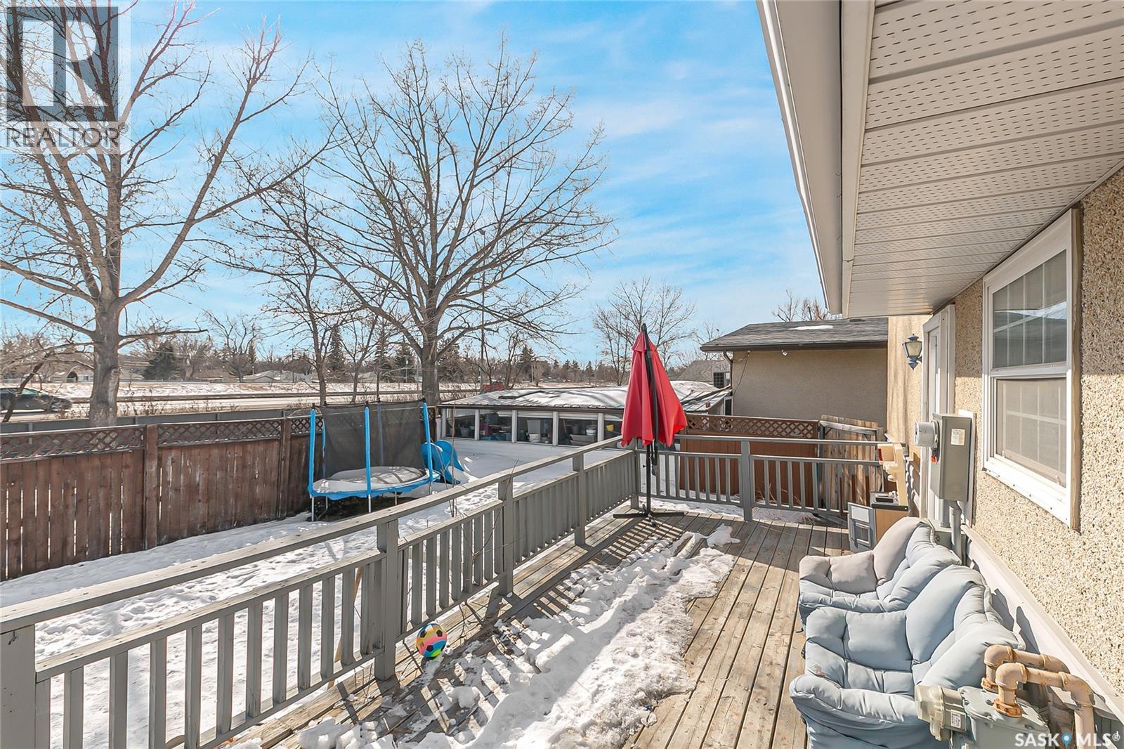 35 Cooper Crescent, Regina, SK - Outdoor