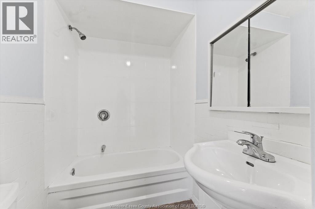 1107 Pierre, Windsor, ON - Indoor Photo Showing Bathroom