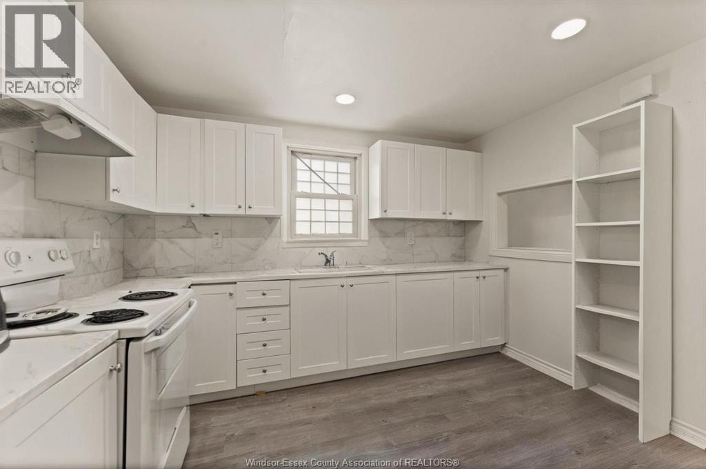 1107 Pierre, Windsor, ON - Indoor Photo Showing Kitchen