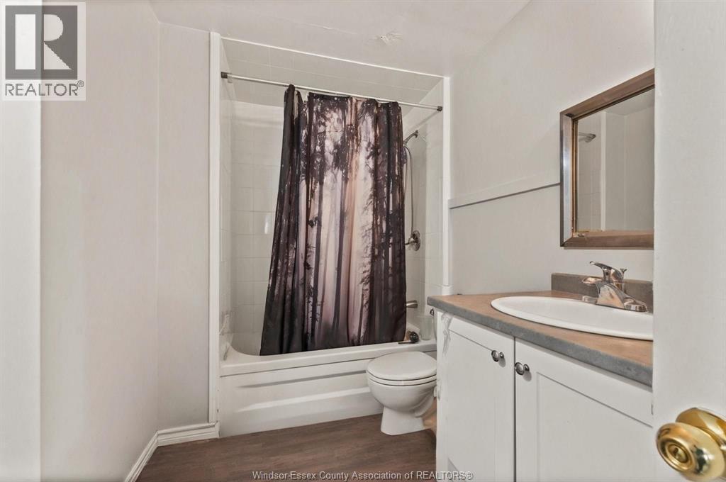 1107 Pierre, Windsor, ON - Indoor Photo Showing Bathroom