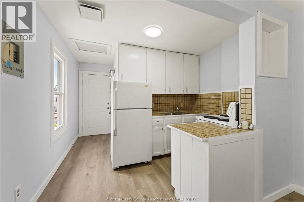 1107 Pierre, Windsor, ON - Indoor Photo Showing Kitchen