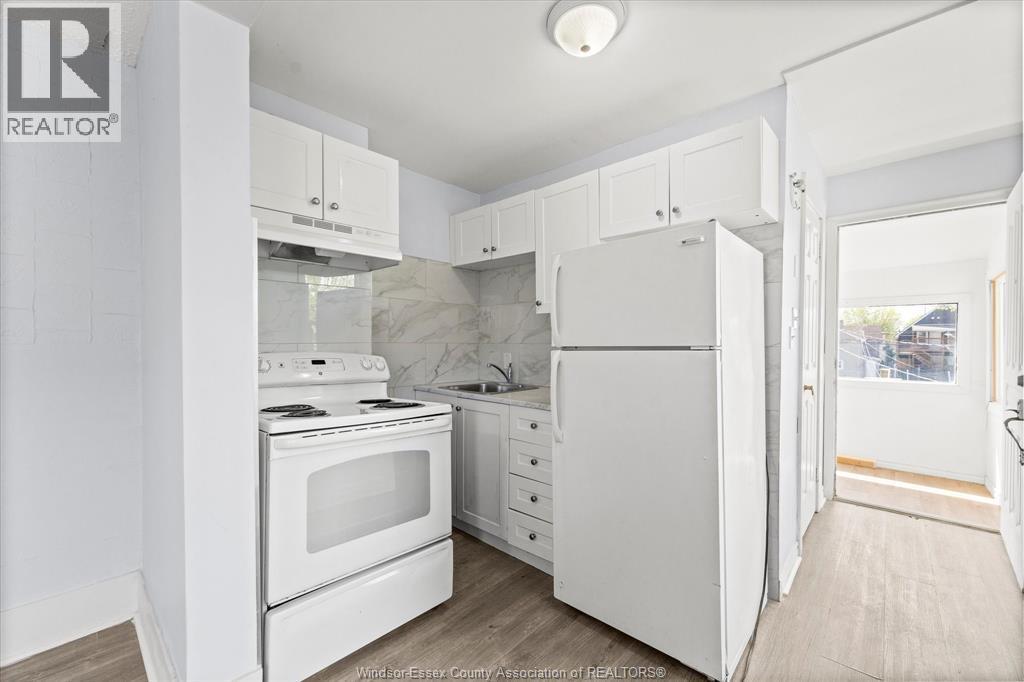 1107 Pierre, Windsor, ON - Indoor Photo Showing Kitchen