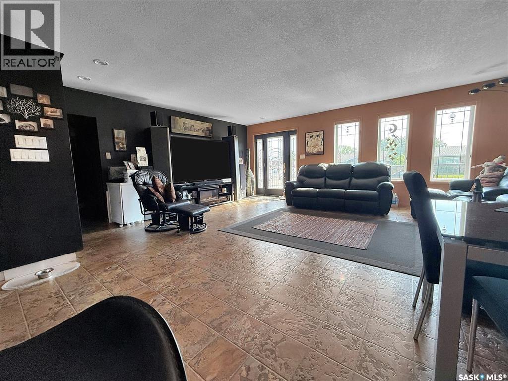 540 Stanley Street, Esterhazy, SK - Indoor Photo Showing Living Room