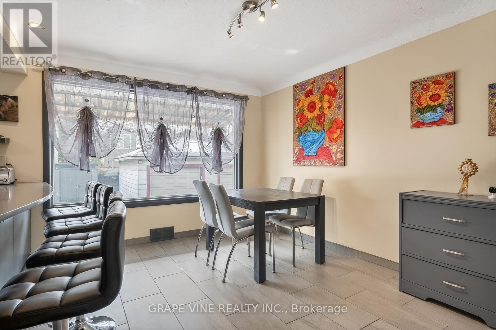 102 Donald Street, Ottawa, ON - Indoor Photo Showing Dining Room