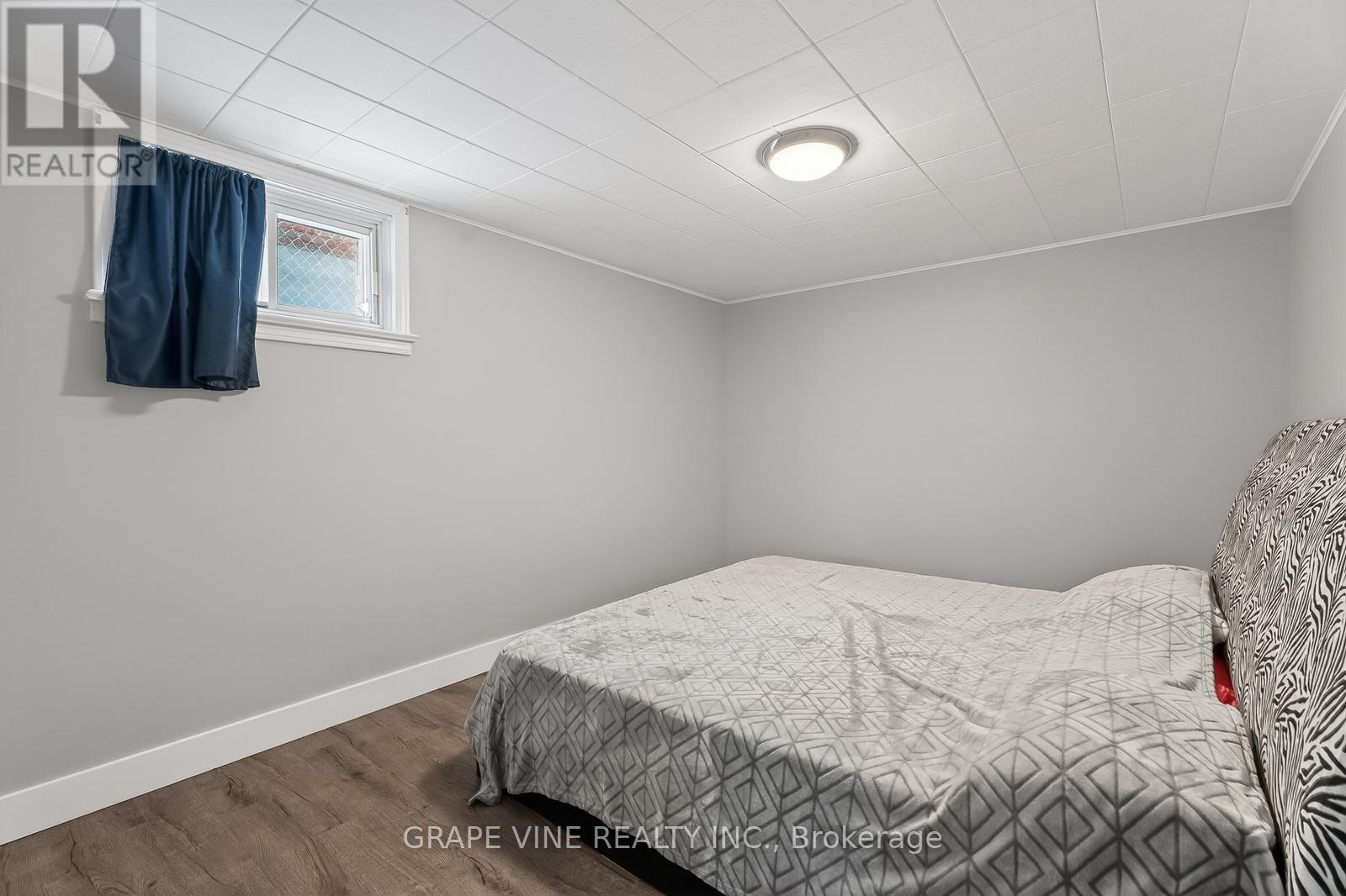 102 Donald Street, Ottawa, ON - Indoor Photo Showing Bedroom