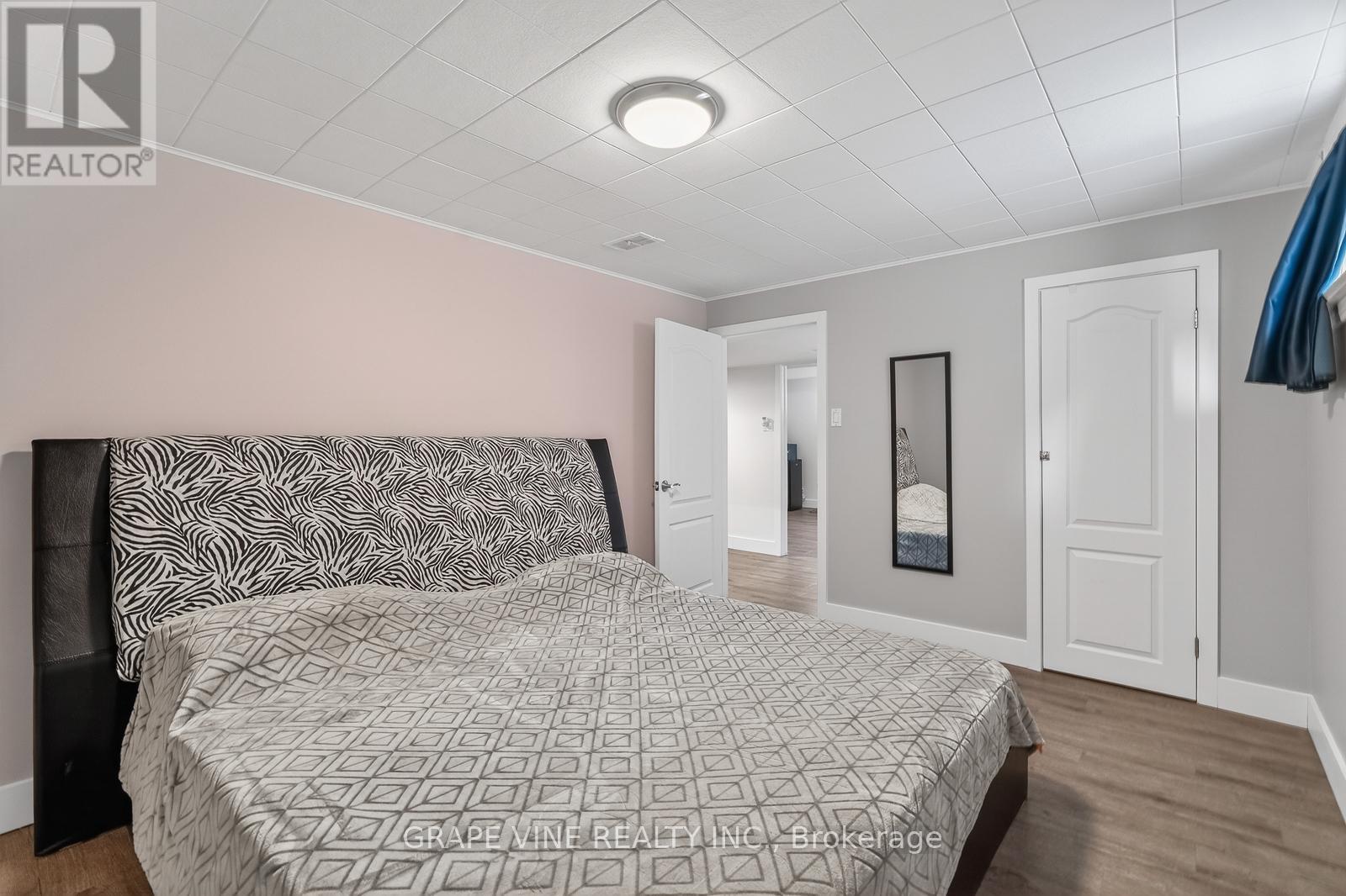 102 Donald Street, Ottawa, ON - Indoor Photo Showing Bedroom