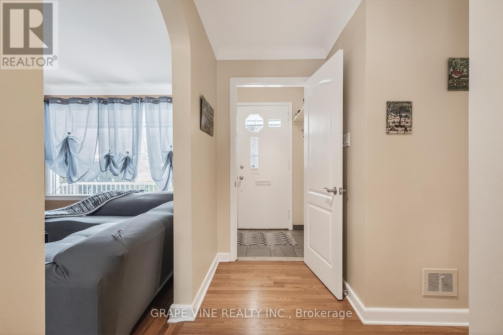 102 Donald Street, Ottawa, ON - Indoor Photo Showing Other Room