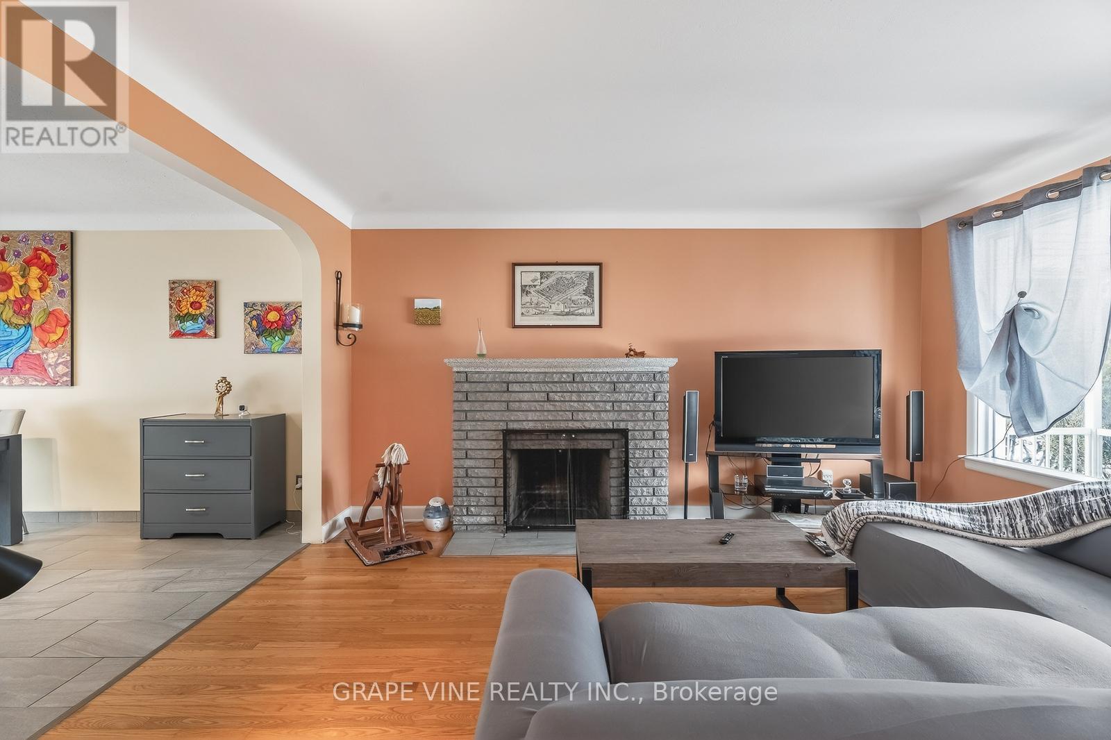 102 Donald Street, Ottawa, ON - Indoor Photo Showing Living Room With Fireplace