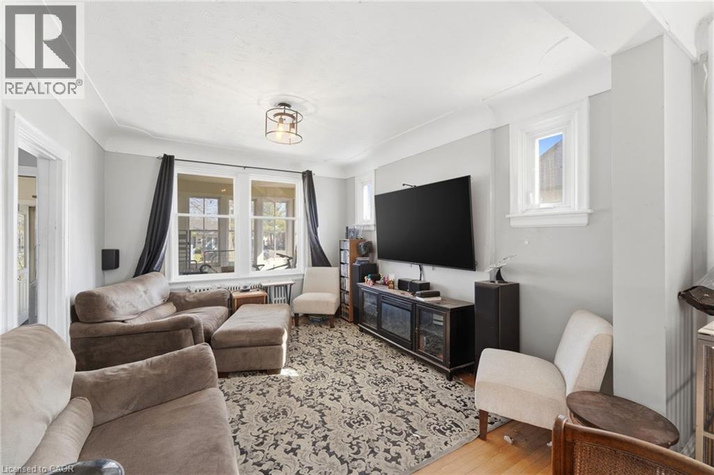 170 Stewartdale Avenue, Hamilton, ON - Indoor Photo Showing Living Room