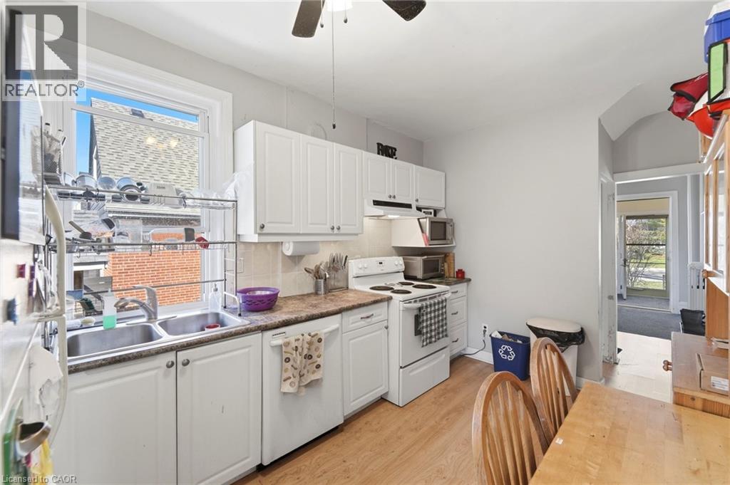 170 Stewartdale Avenue, Hamilton, ON - Indoor Photo Showing Kitchen With Double Sink