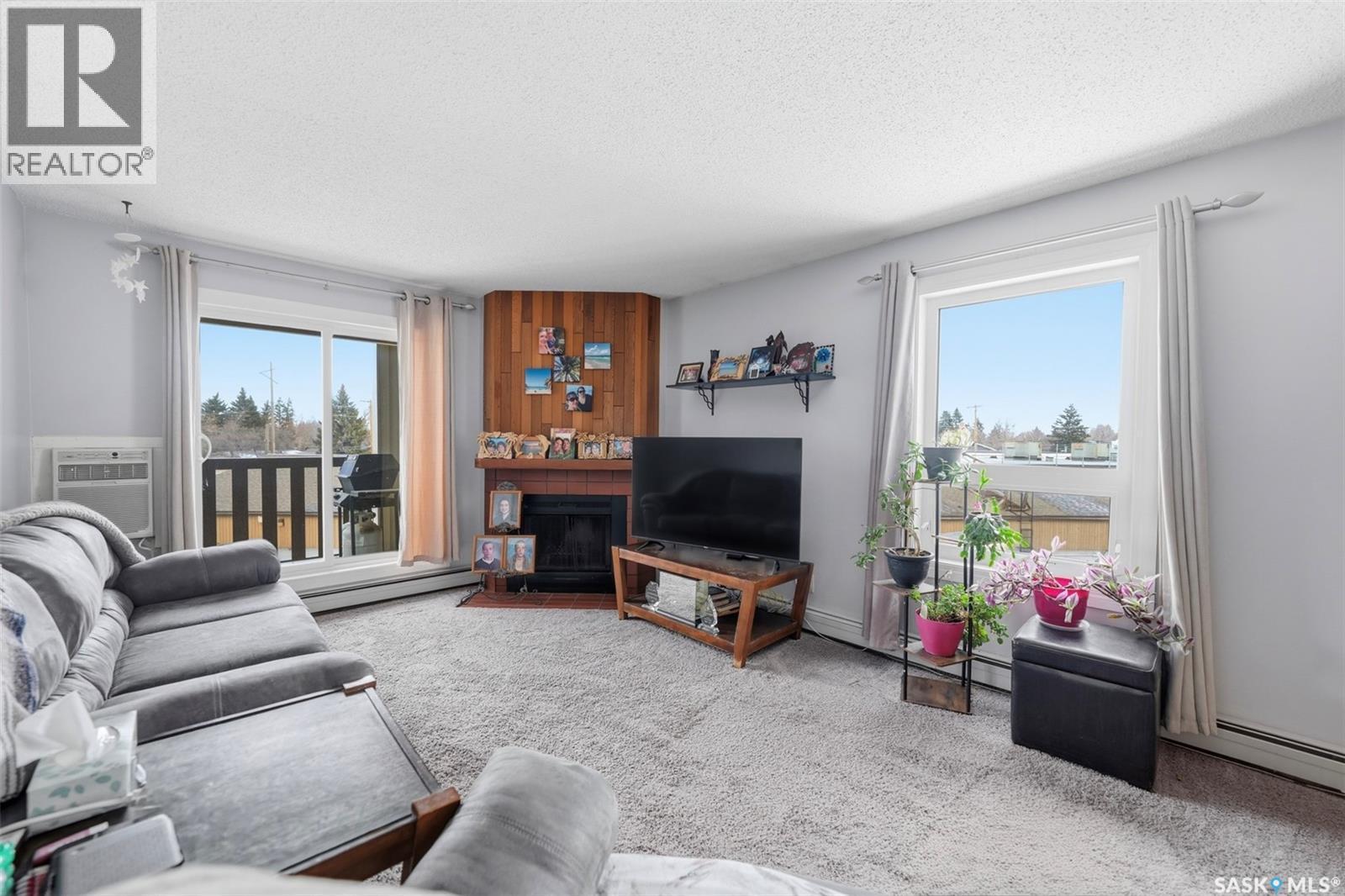 1031 425 115Th Street E, Saskatoon, SK - Indoor Photo Showing Living Room