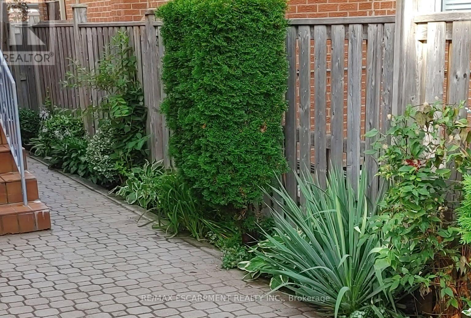 1400 Bough Beeches Boulevard, Mississauga, ON - Outdoor