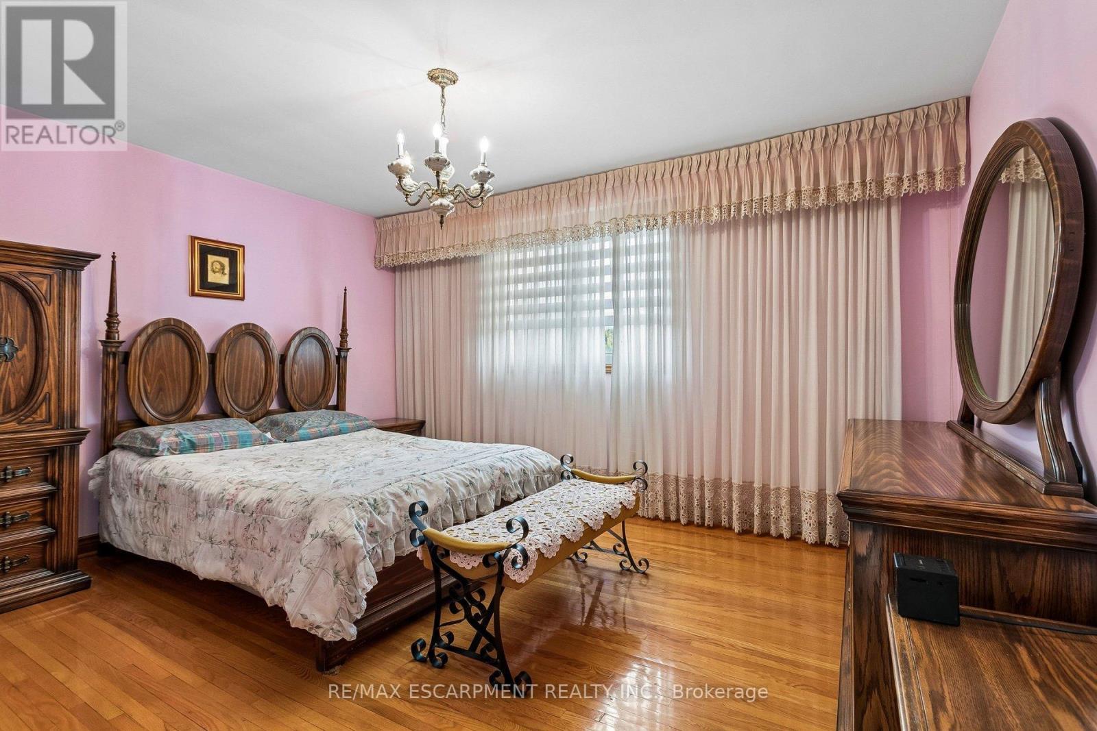 1400 Bough Beeches Boulevard, Mississauga, ON - Indoor Photo Showing Bedroom