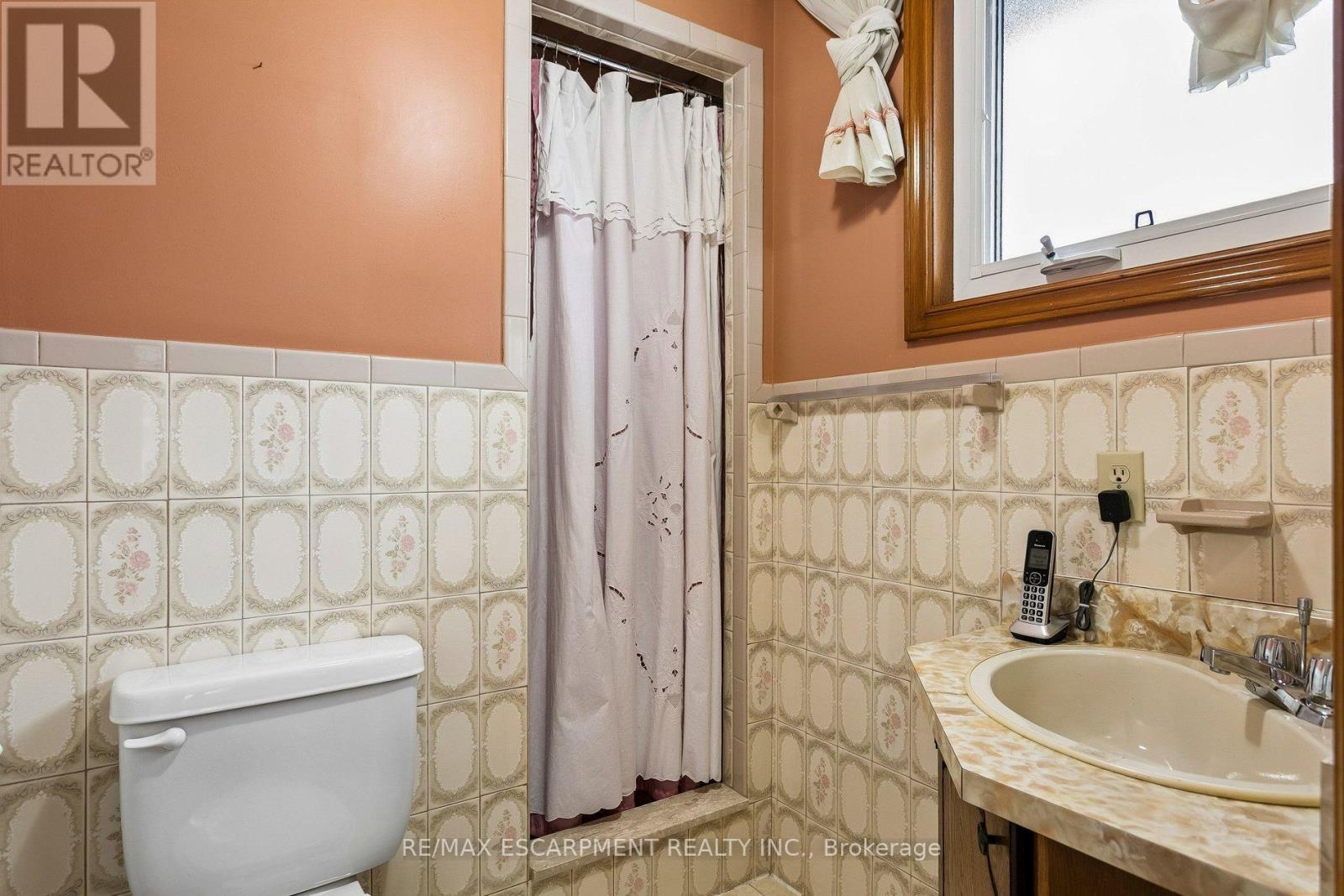 1400 Bough Beeches Boulevard, Mississauga, ON - Indoor Photo Showing Bathroom