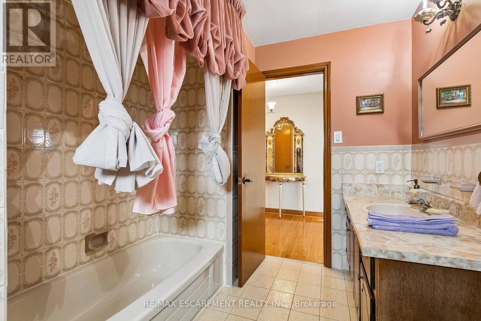 1400 Bough Beeches Boulevard, Mississauga, ON - Indoor Photo Showing Bathroom