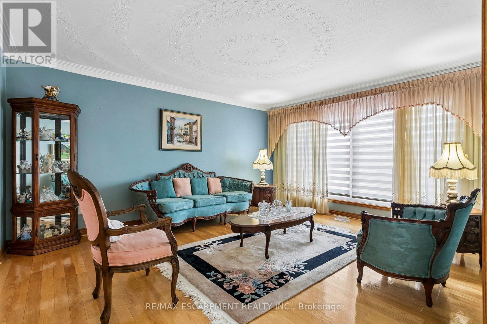 1400 Bough Beeches Boulevard, Mississauga, ON - Indoor Photo Showing Living Room