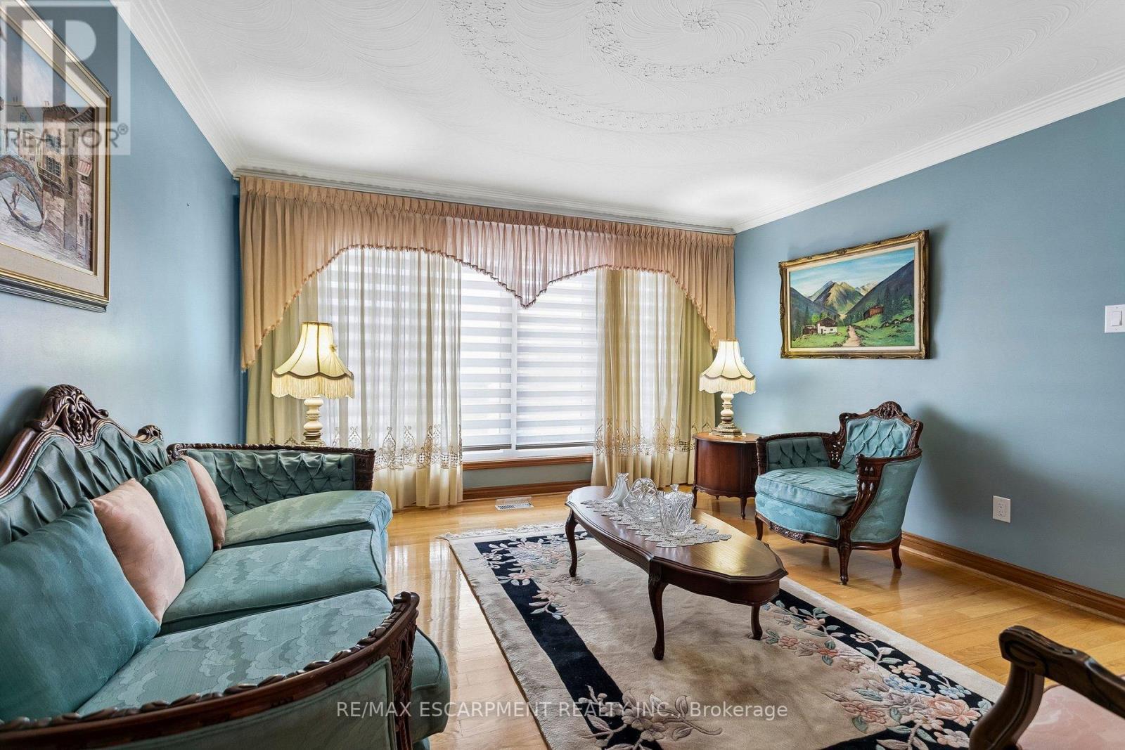 1400 Bough Beeches Boulevard, Mississauga, ON - Indoor Photo Showing Living Room