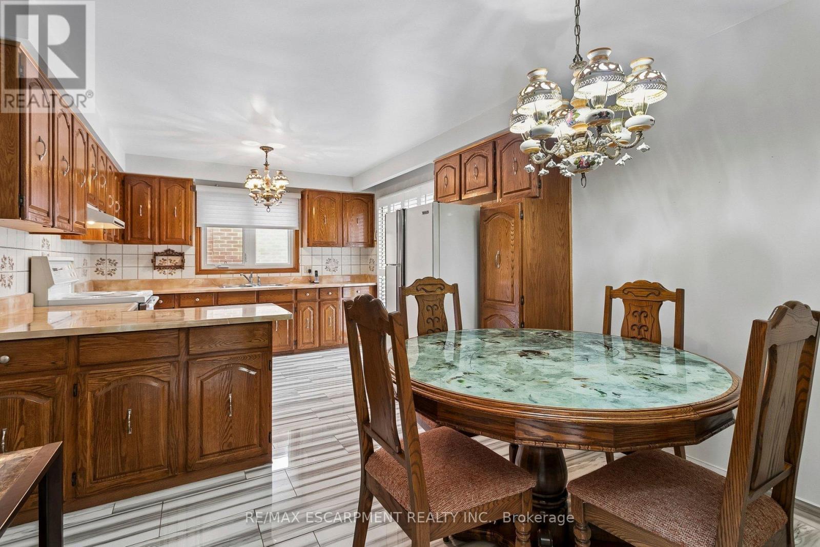 1400 Bough Beeches Boulevard, Mississauga, ON - Indoor Photo Showing Dining Room