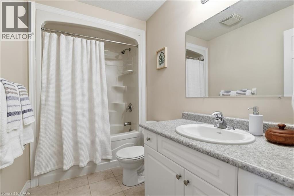 324 Maverick Street, Waterloo, ON - Indoor Photo Showing Bathroom