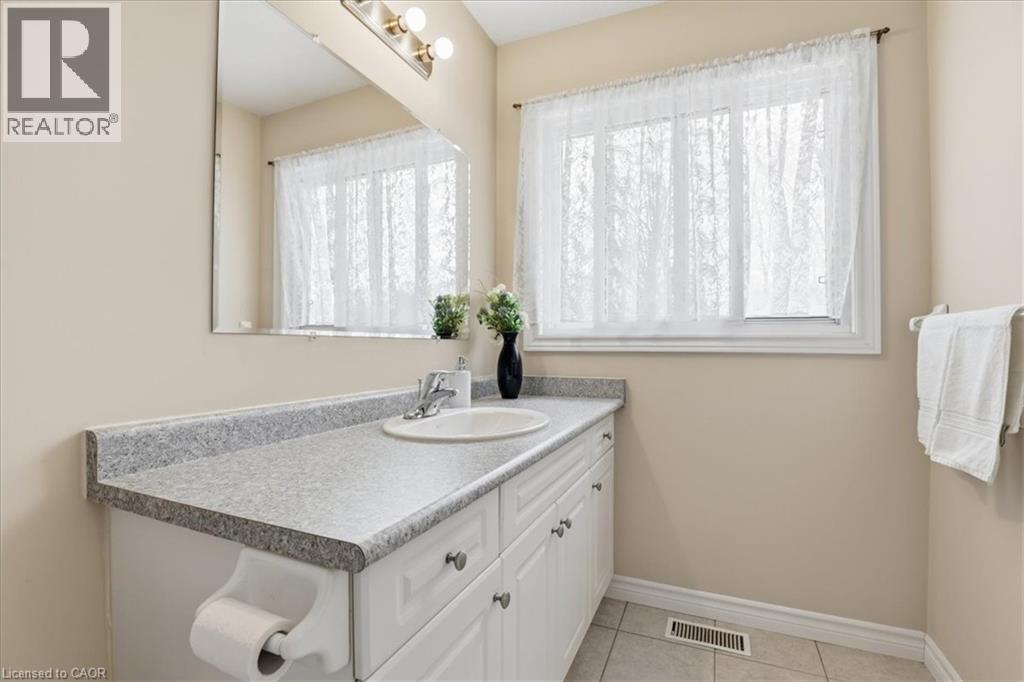 324 Maverick Street, Waterloo, ON - Indoor Photo Showing Bathroom