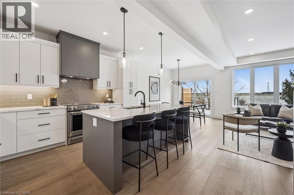 58 Walker Road, Ingersoll, ON - Indoor Photo Showing Kitchen With Upgraded Kitchen