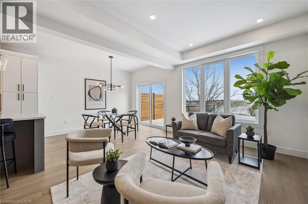 58 Walker Road, Ingersoll, ON - Indoor Photo Showing Living Room