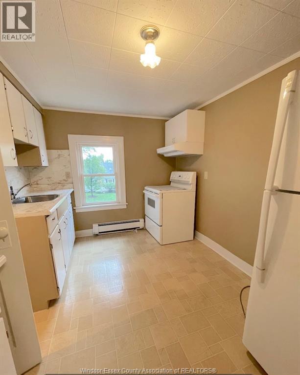 704 Bensette, Windsor, ON - Indoor Photo Showing Laundry Room