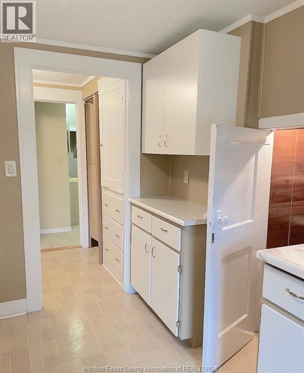 704 Bensette, Windsor, ON - Indoor Photo Showing Other Room