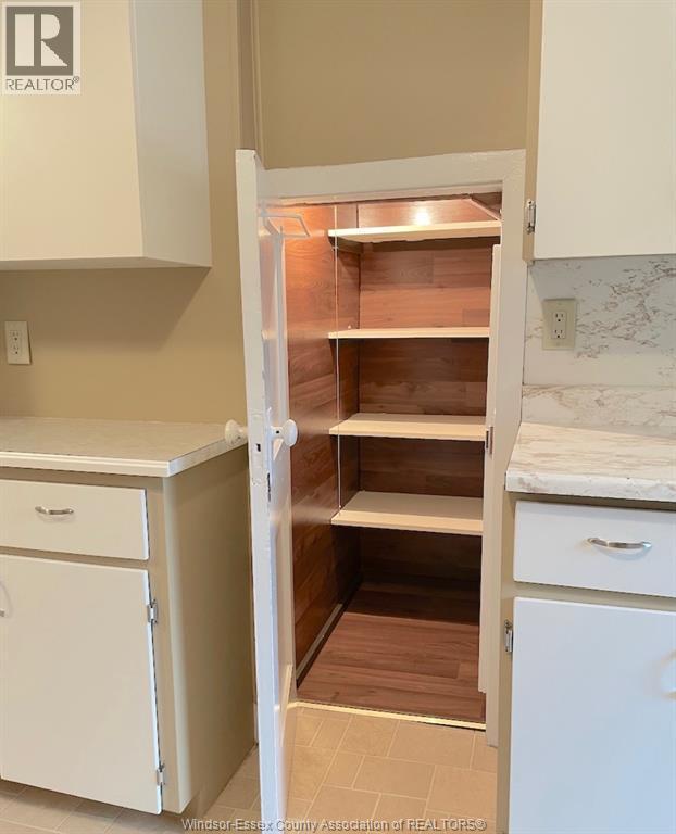 704 Bensette, Windsor, ON - Indoor