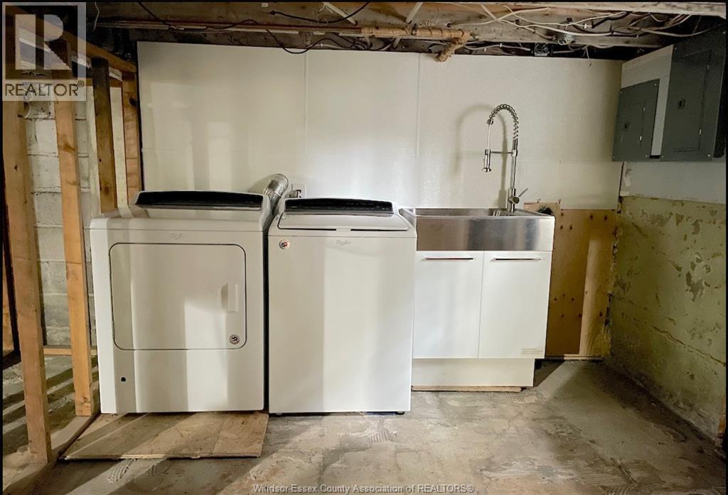 704 Bensette, Windsor, ON - Indoor