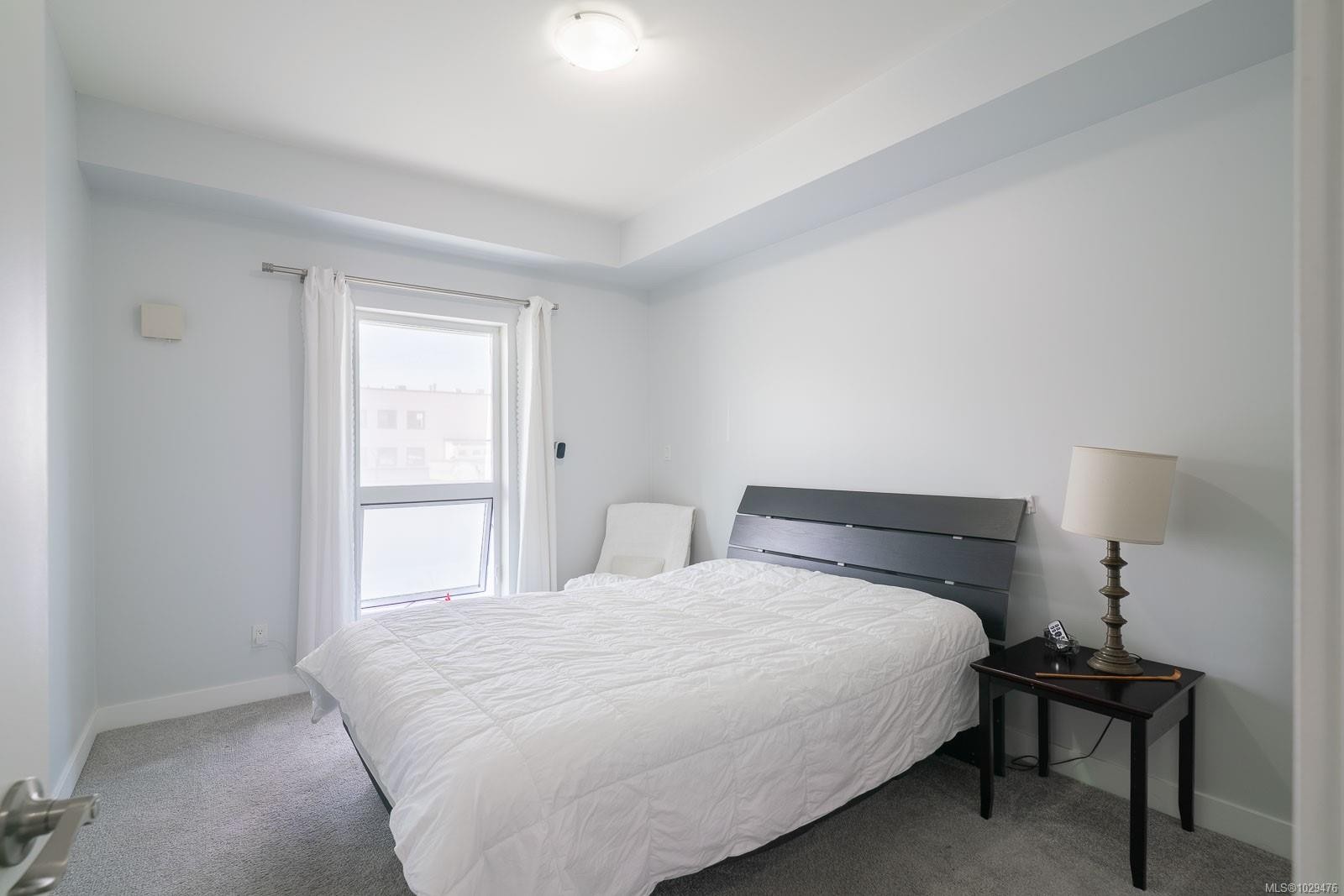 208-15 Canada Ave, Duncan, BC - Indoor Photo Showing Bedroom