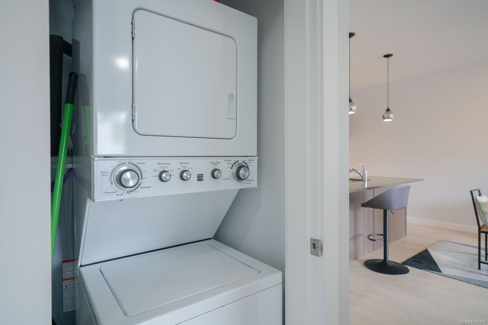 208-15 Canada Ave, Duncan, BC - Indoor Photo Showing Laundry Room