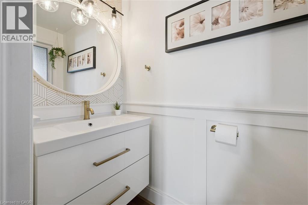 3 Alona Avenue, Cambridge, ON - Indoor Photo Showing Bathroom