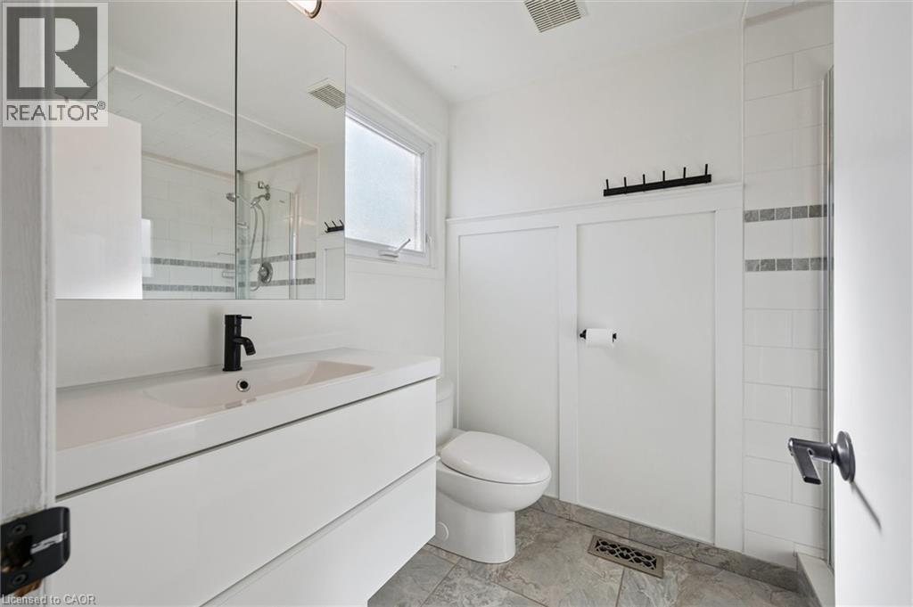 3 Alona Avenue, Cambridge, ON - Indoor Photo Showing Bathroom