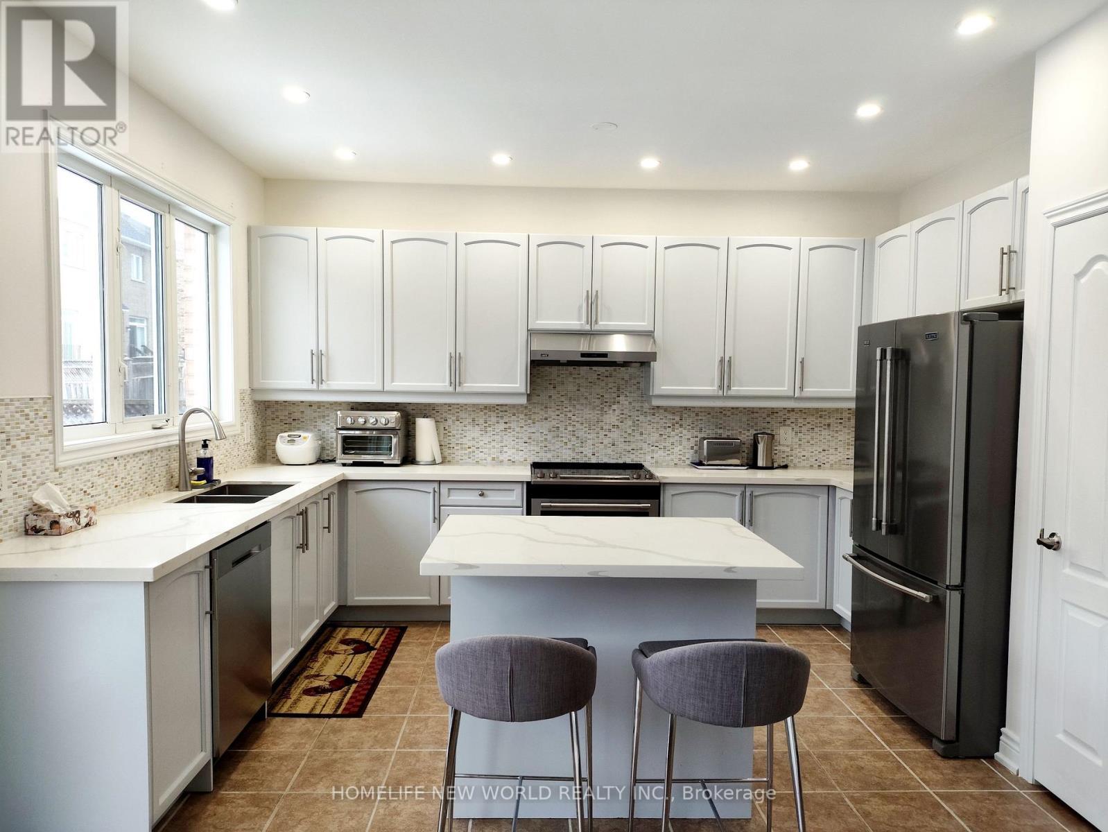 53 Larkmead Crescent, Markham, ON - Indoor Photo Showing Kitchen With Double Sink With Upgraded Kitchen