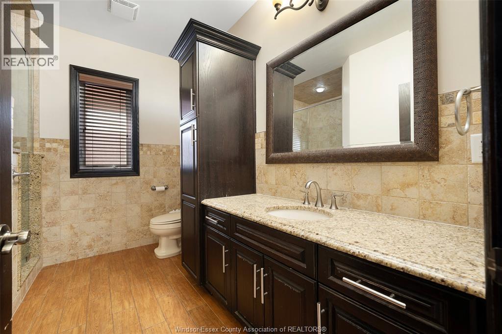 199 Ellison, Leamington, ON - Indoor Photo Showing Bathroom
